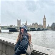 Profesora titulada en inglés que imparte clases de inglés y francés para primaria, de forma presencial.